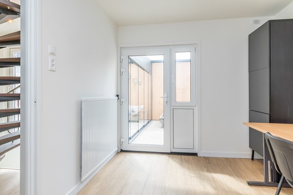 Foto - Verkocht onder voorbehoud: Ruime en veelzijdige vrijstaande woning met 173 m² woonoppervlakte,  extra leefverdieping, 3 slaapkamers (mogelijkheid tot 4), 2 badkamers, royaal bijgebouw en tuin op het zuidoosten in Hulsberg